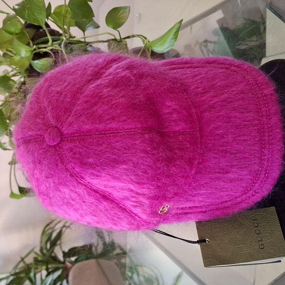 Gucci Pink Fuzzy Cap - Picture 5 of 7